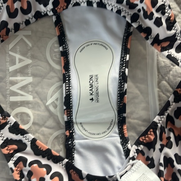 Kamoni leopard print bikini bottom size small - Picture 7 of 8